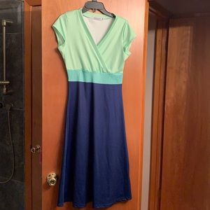 Women’s casual dress.  Medium. New, no tags
